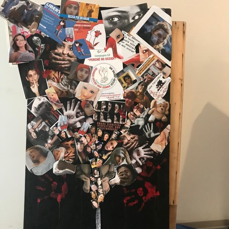 Opera d'arte esposta presso la mostra "Pianeta Donna" a Pregnana Milanese