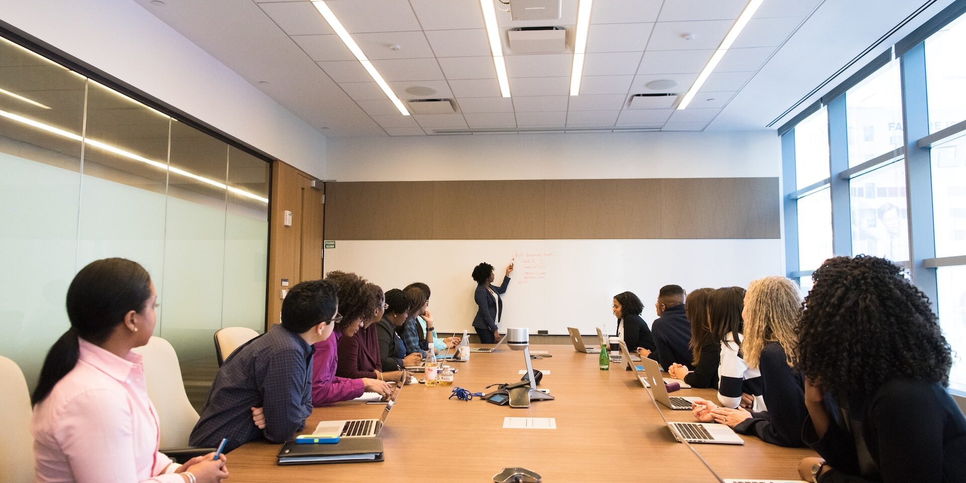 meeting associazione Persone che si riuniscono